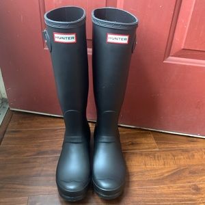HUNTER BOOTS- Tall black size 7